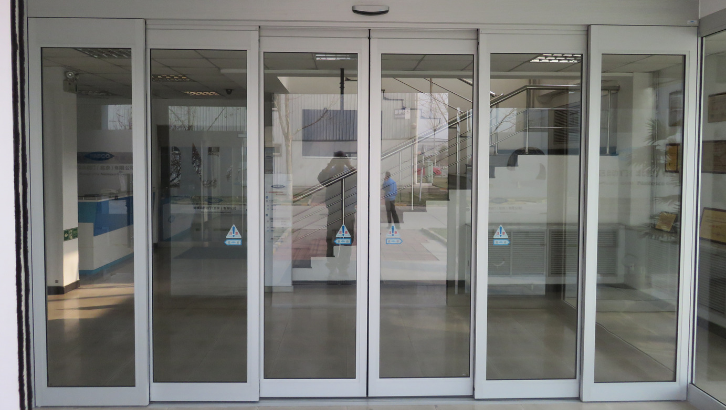 GT-1175 Sliding Door With Breakout System